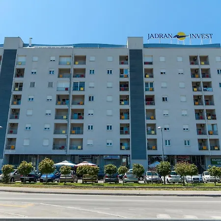 Apartament Jadran With Balcony And Parking Garage