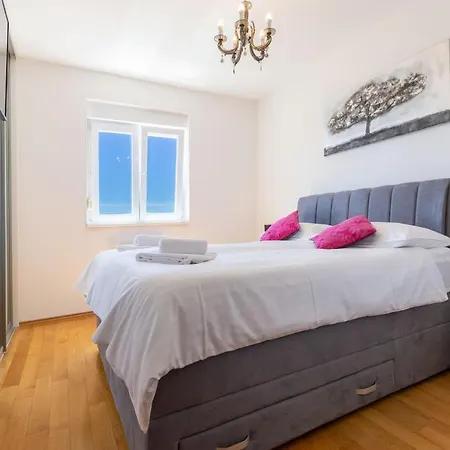 Jadran With Balcony And Parking Garage * Zadar