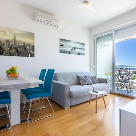 Jadran With Balcony And Parking Garage * Zadar
