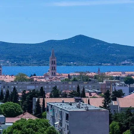 Jadran With Balcony And Parking Garage Apartment Zadar