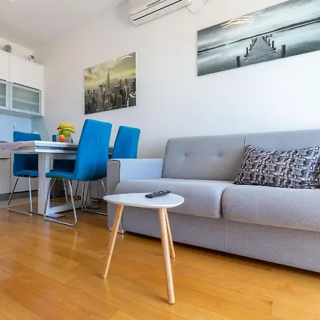 Jadran With Balcony And Parking Garage Апартаменты *