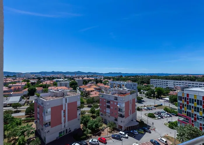 Jadran With Balcony And Parking Garage 아파트