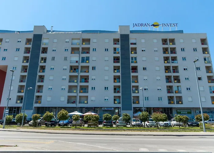 아파트 Jadran With Balcony And Parking Garage