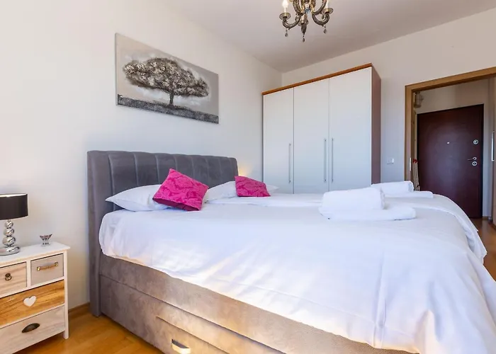 Апартаменты Jadran With Balcony And Parking Garage