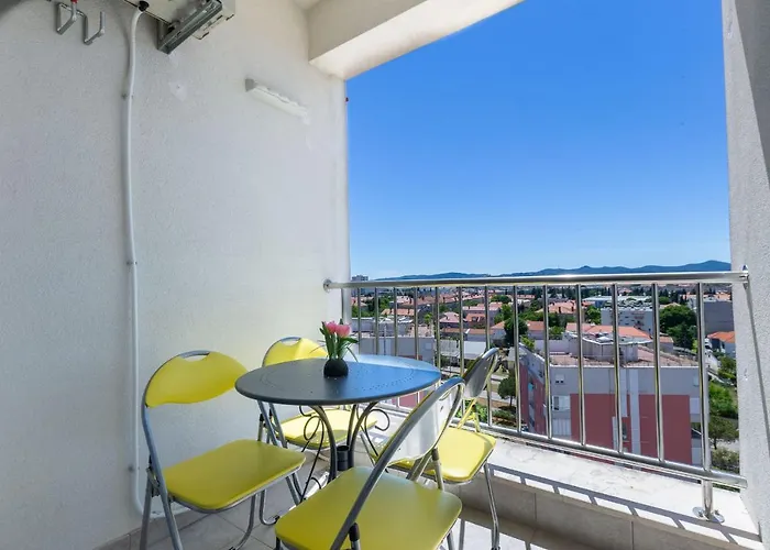 Jadran With Balcony And Parking Garage * Задар