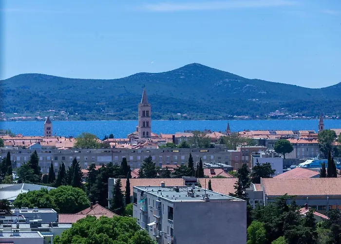 Jadran With Balcony And Parking Garage Apartment Zadar